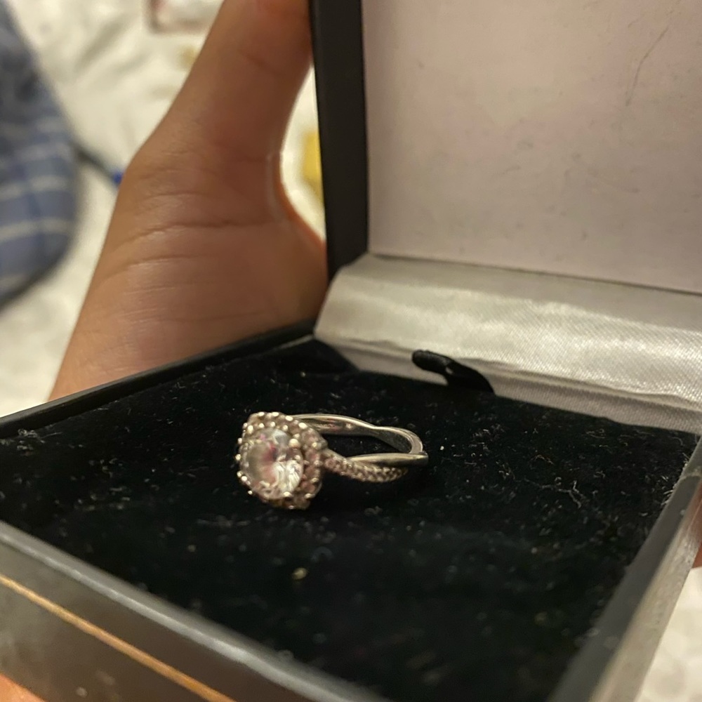 MACYS STERLING SILVER RING - Picture 3 of 3